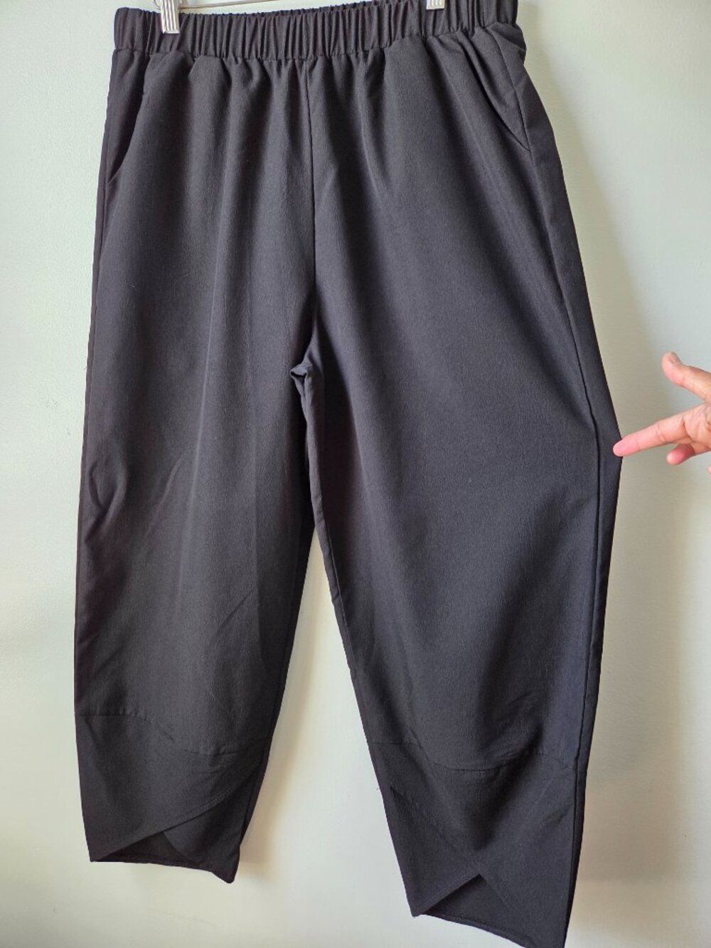 EUC LIKE NEW BLACK BARREL STYLE PANTS SIZE XL